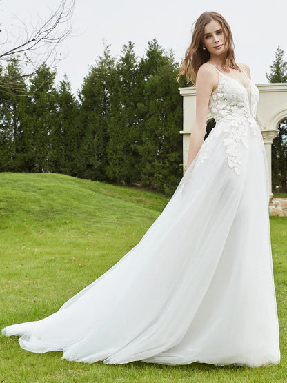 Vestido de Novia con Escote en V Profundo y Cola de Capilla en Color Marfil