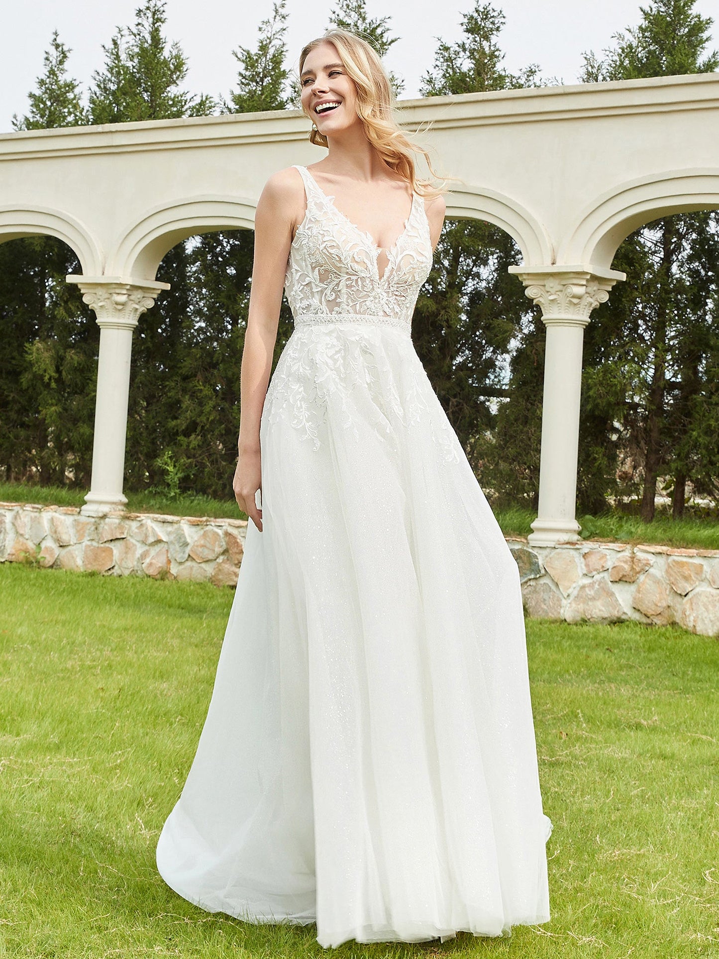 Robe de Mariée A-ligne avec Appliqués et Traîne Balayage en Ivoire