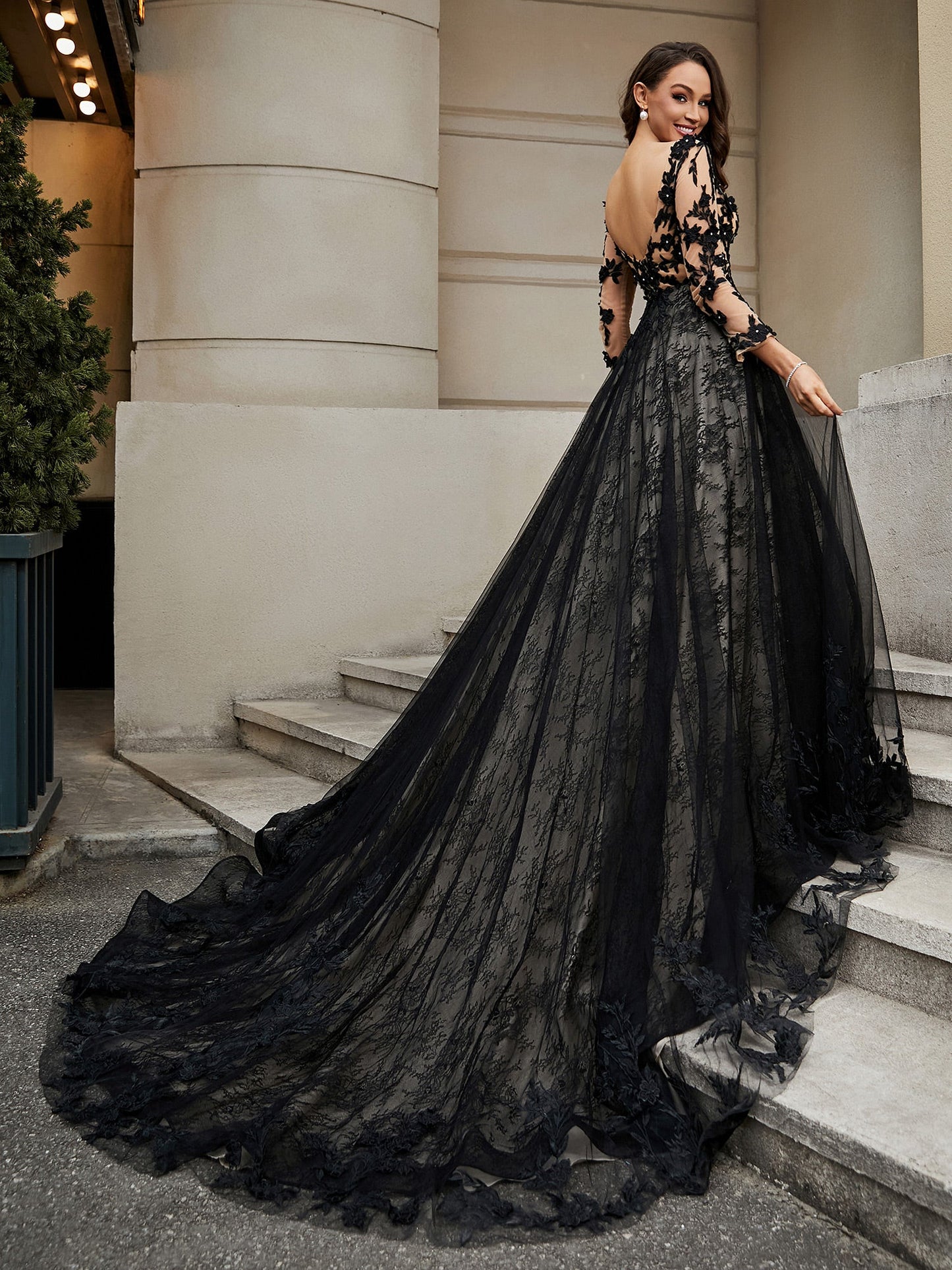 Vestido de Baile con Detalles de Flores y Escote en V, Estilo Imagen