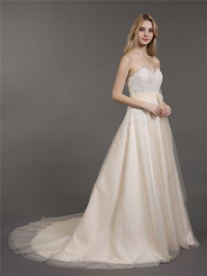 Vestido de Novia Strapless con Escote Corazón y Cinturón Champagne