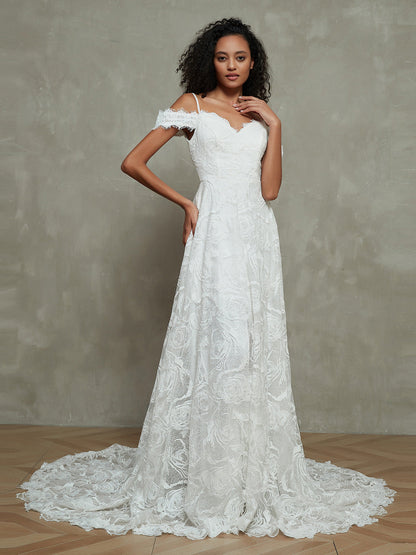 Vestido de Novia Bohemio de Encaje con Cola de Capilla en Color Marfil