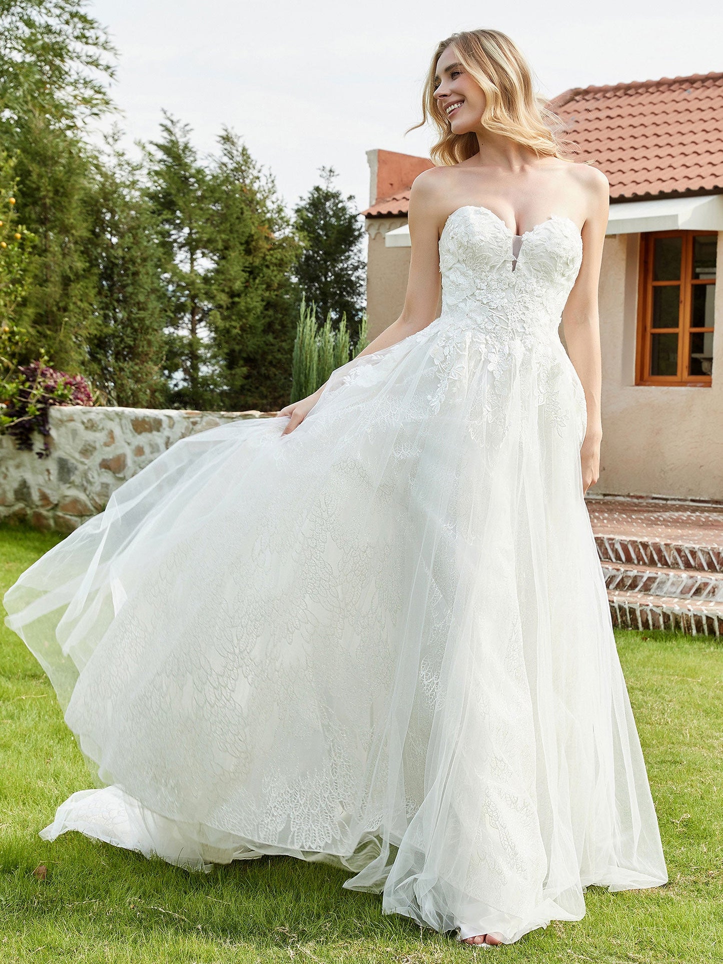 Vestido de Novia Strapless con Apliques de Perlas y Encaje en Color Marfil