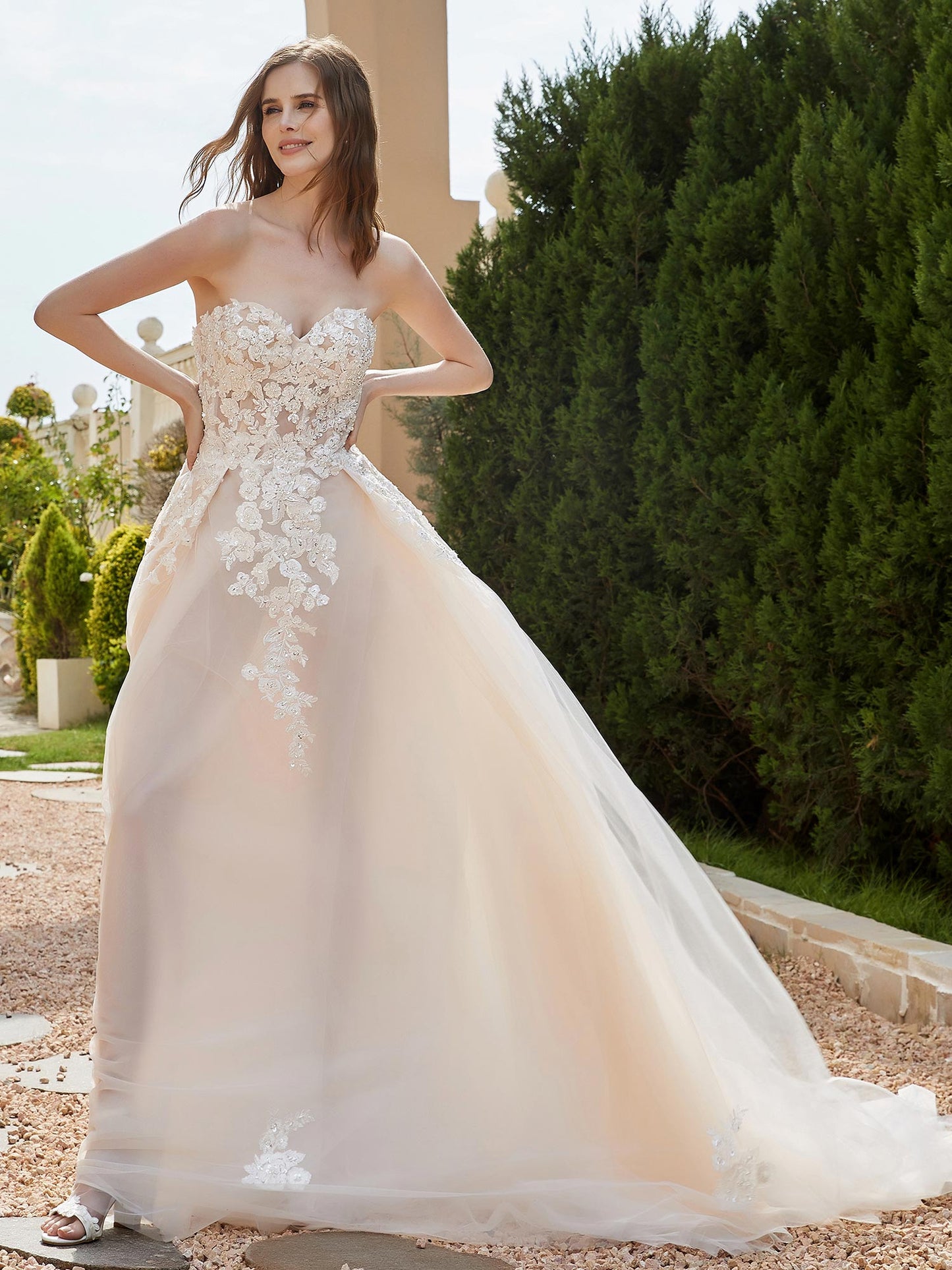 Vestido de Novia de Tul Marfil con Escote Corazón y Lentejuelas