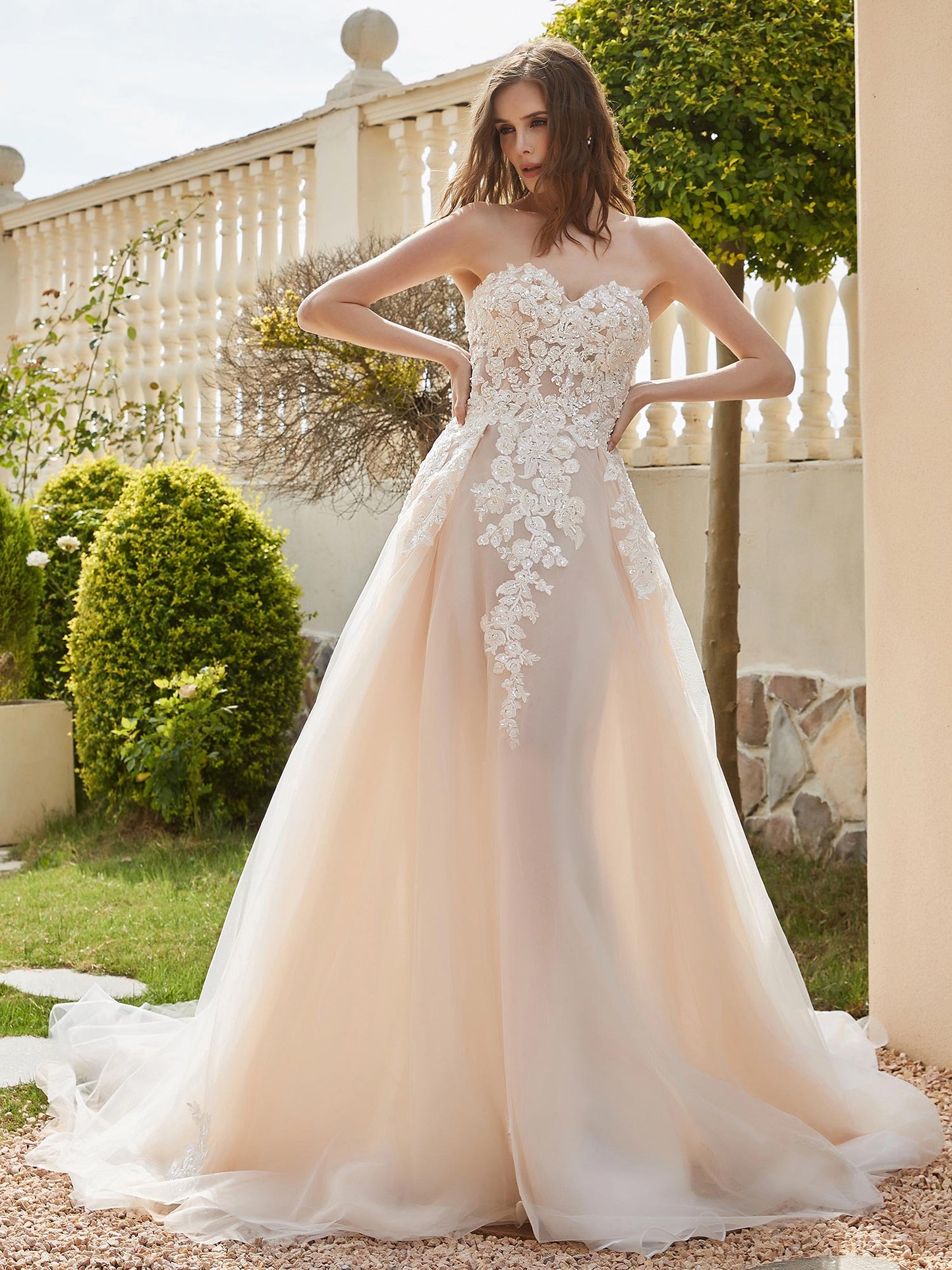 Vestido de Novia de Tul Marfil con Escote Corazón y Lentejuelas