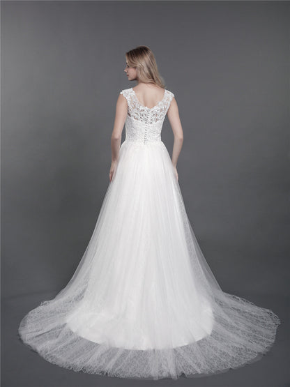 Vestido de Novia Marfil con Tirantes de Encaje y Cola Larga