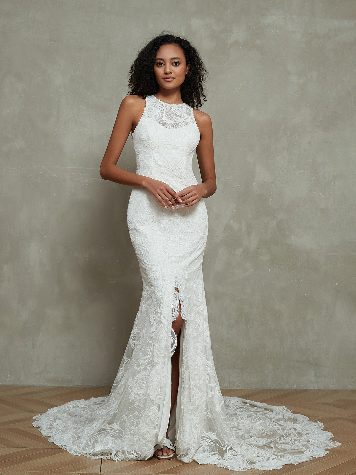 Vestido de Novia Sirena de Encaje con Cuello Ilusionado y Abertura en Marfil