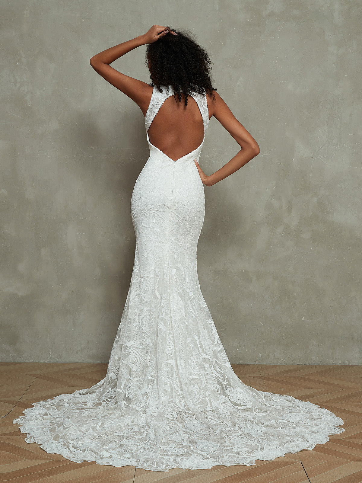 Vestido de Novia Sirena de Encaje con Cuello Ilusionado y Abertura en Marfil