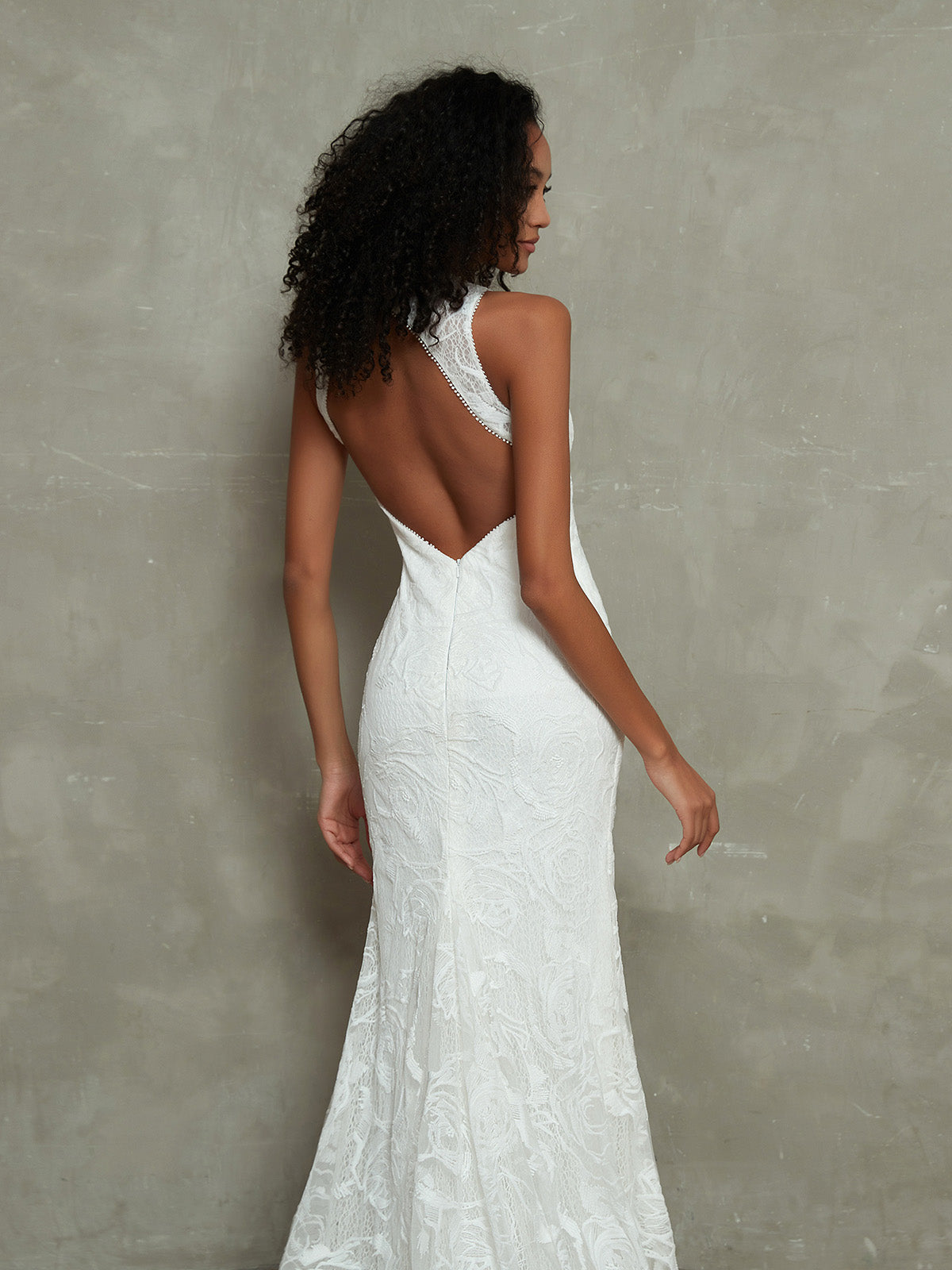 Vestido de Novia Sirena de Encaje con Cuello Ilusionado y Abertura en Marfil