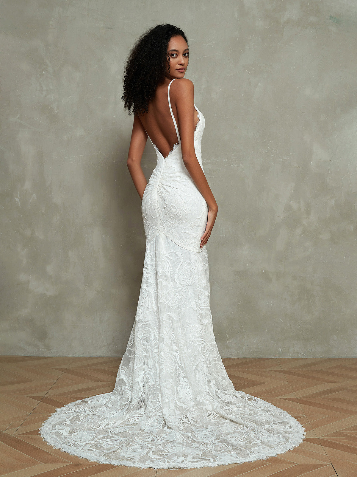 Vestido de Novia de Playa Boho con Bretelles Spaghetti y Encaje Marfil Sirena