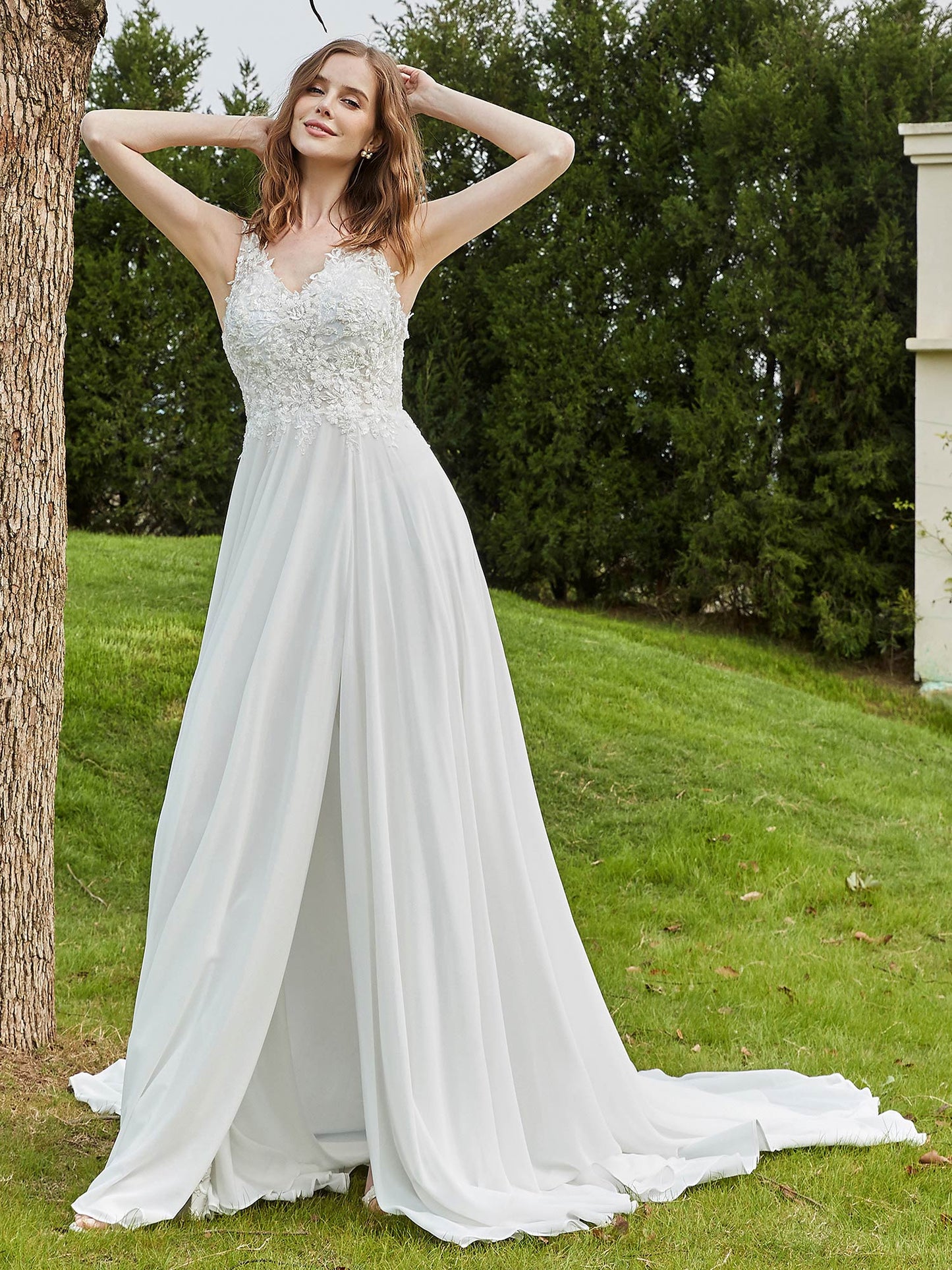 Vestido de Novia de Encaje con Escote en V y Abertura en Color Marfil