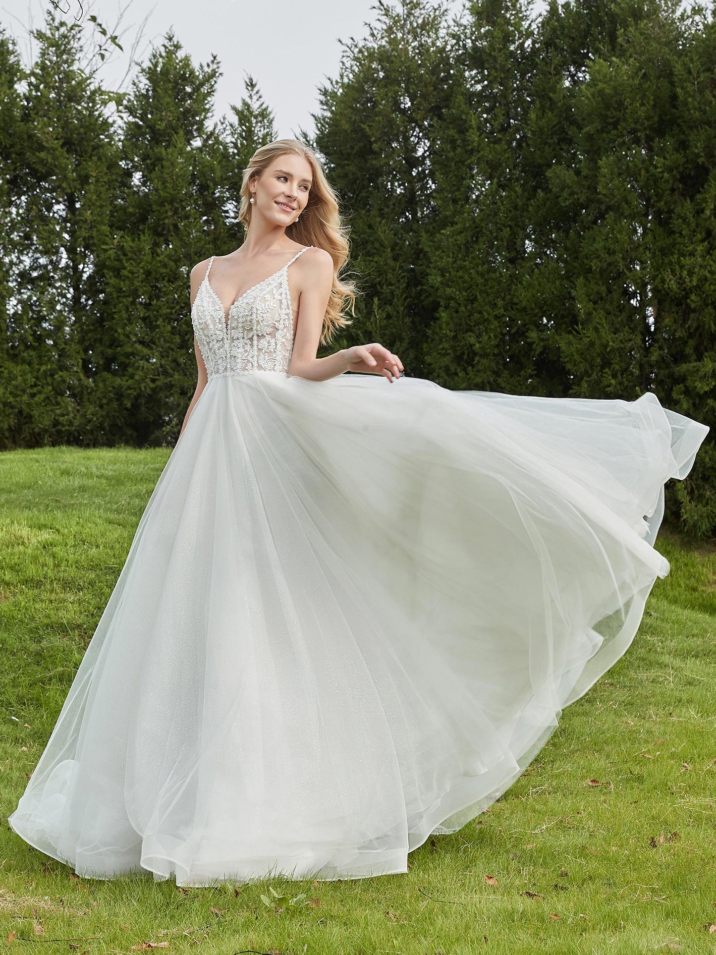 Vestido de Novia de Tul y Encaje con Escote en V Color Marfil