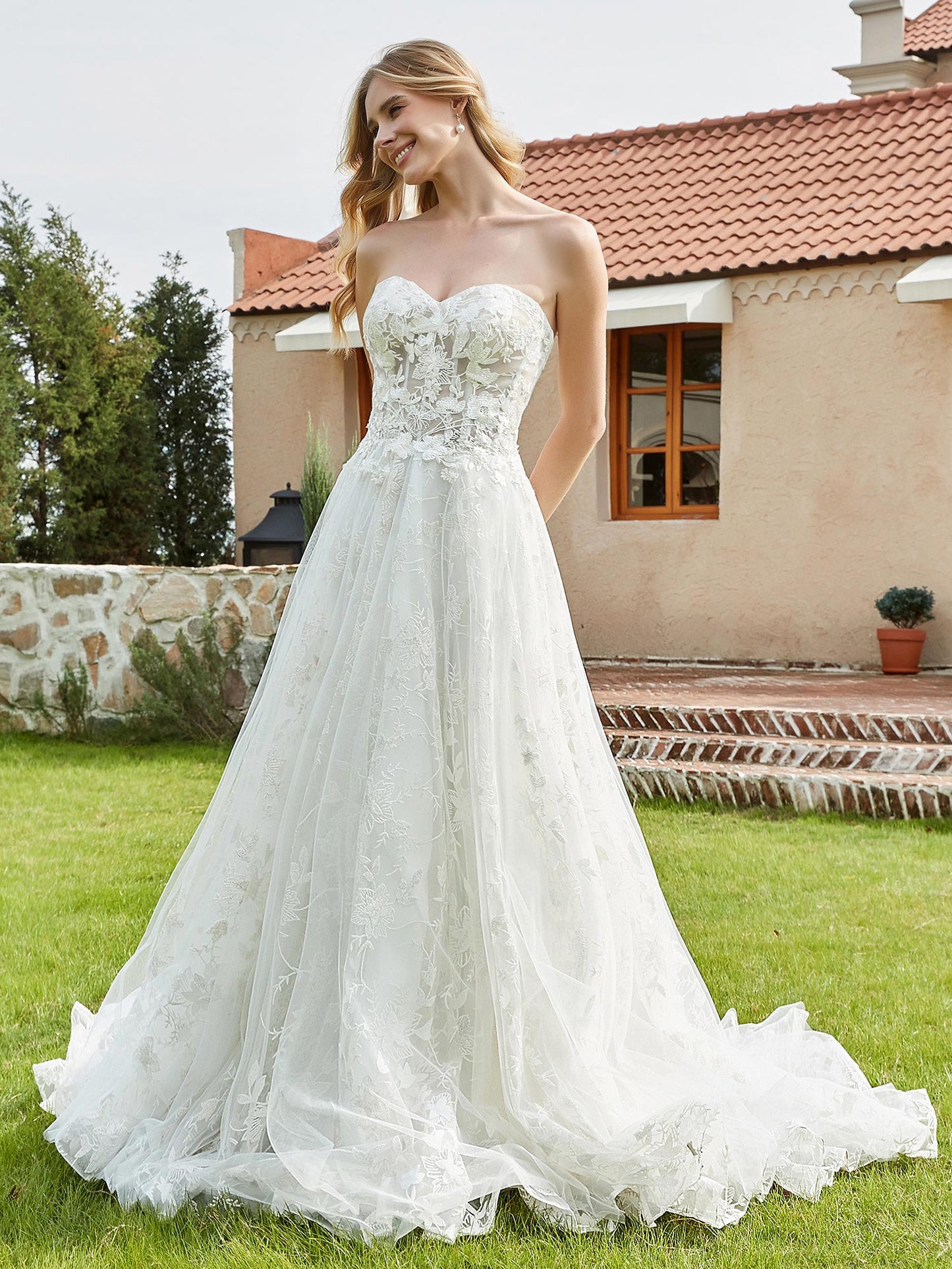 Vestido de Novia Marfil con Escote Corazón y Encaje Aplicado en Tul