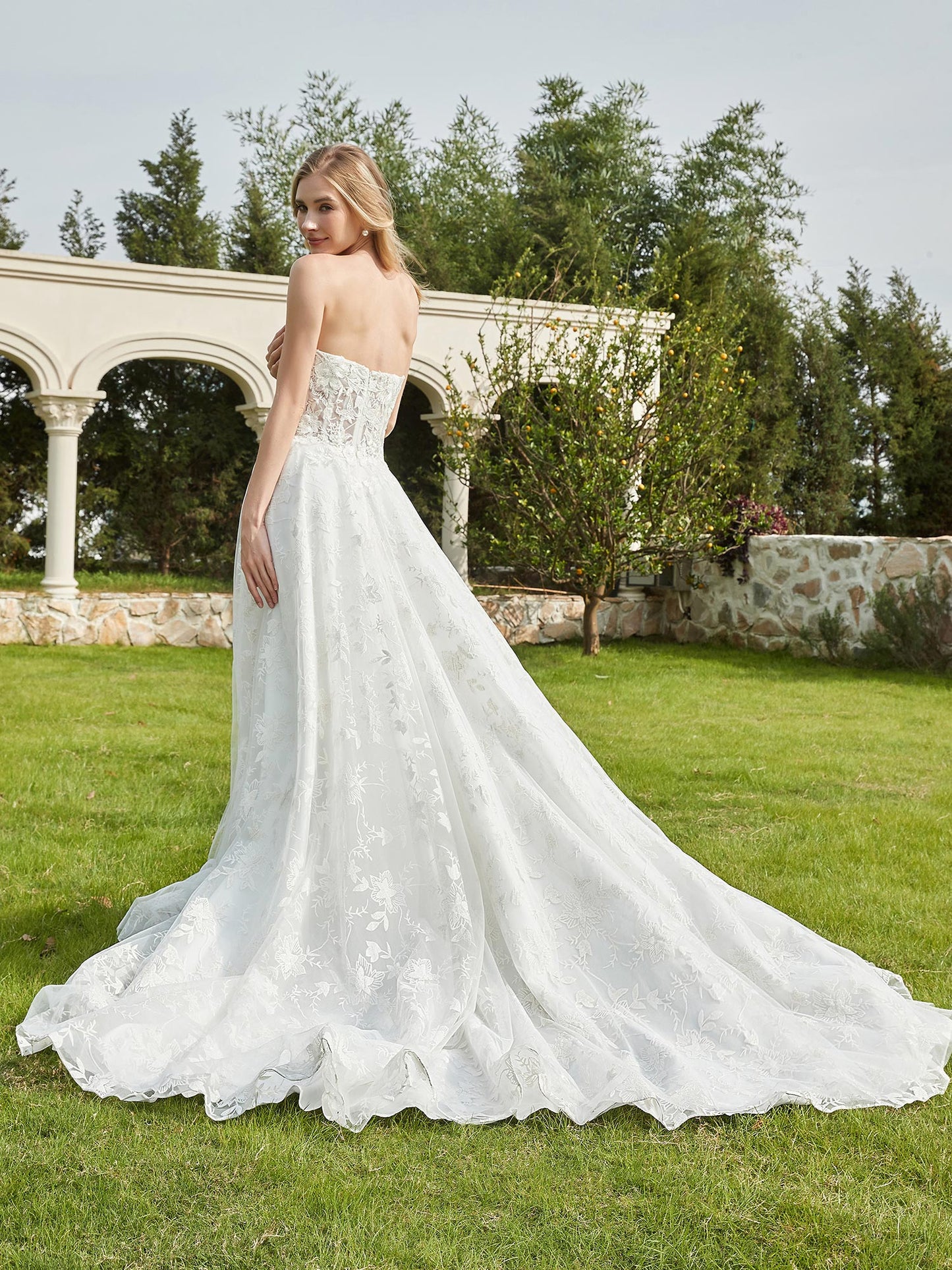 Vestido de Novia Marfil con Escote Corazón y Encaje Aplicado en Tul