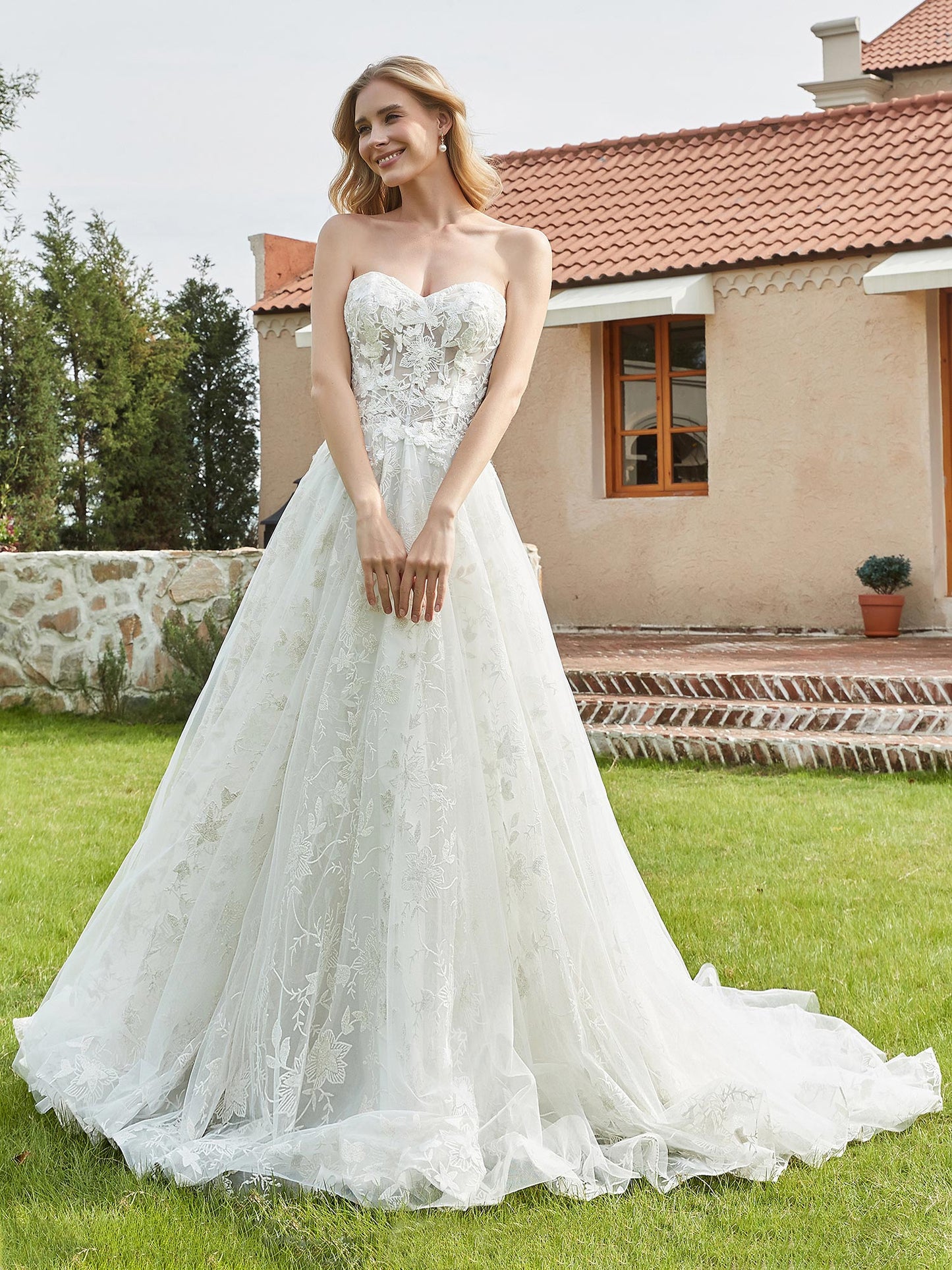 Vestido de Novia Marfil con Escote Corazón y Encaje Aplicado en Tul