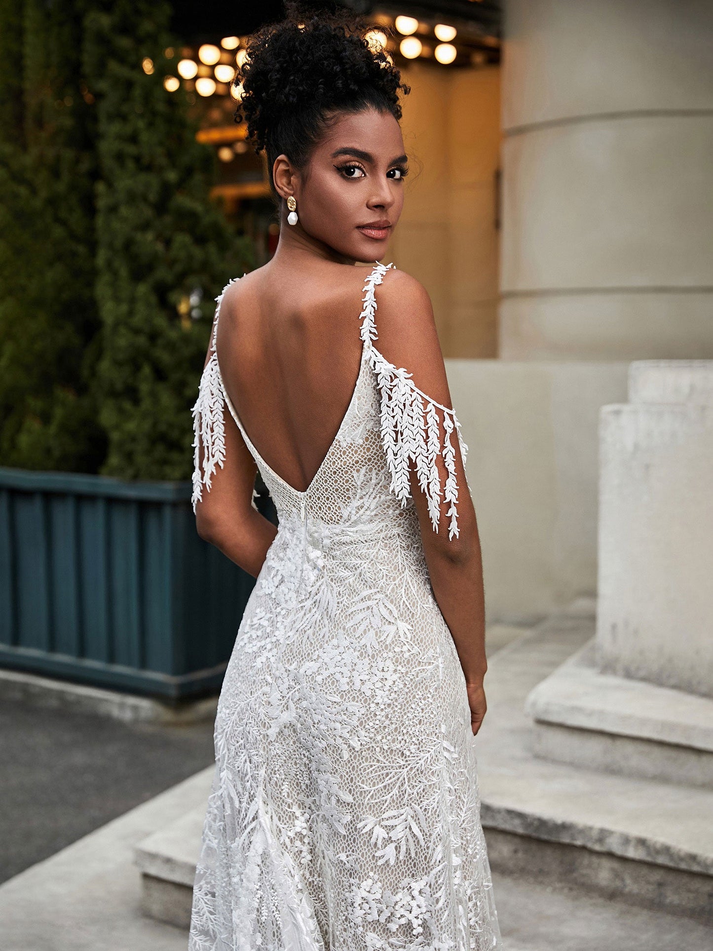 Robe de Mariée A-ligne en Dentelle Appliquée avec Traîne Balayage en Ivoire