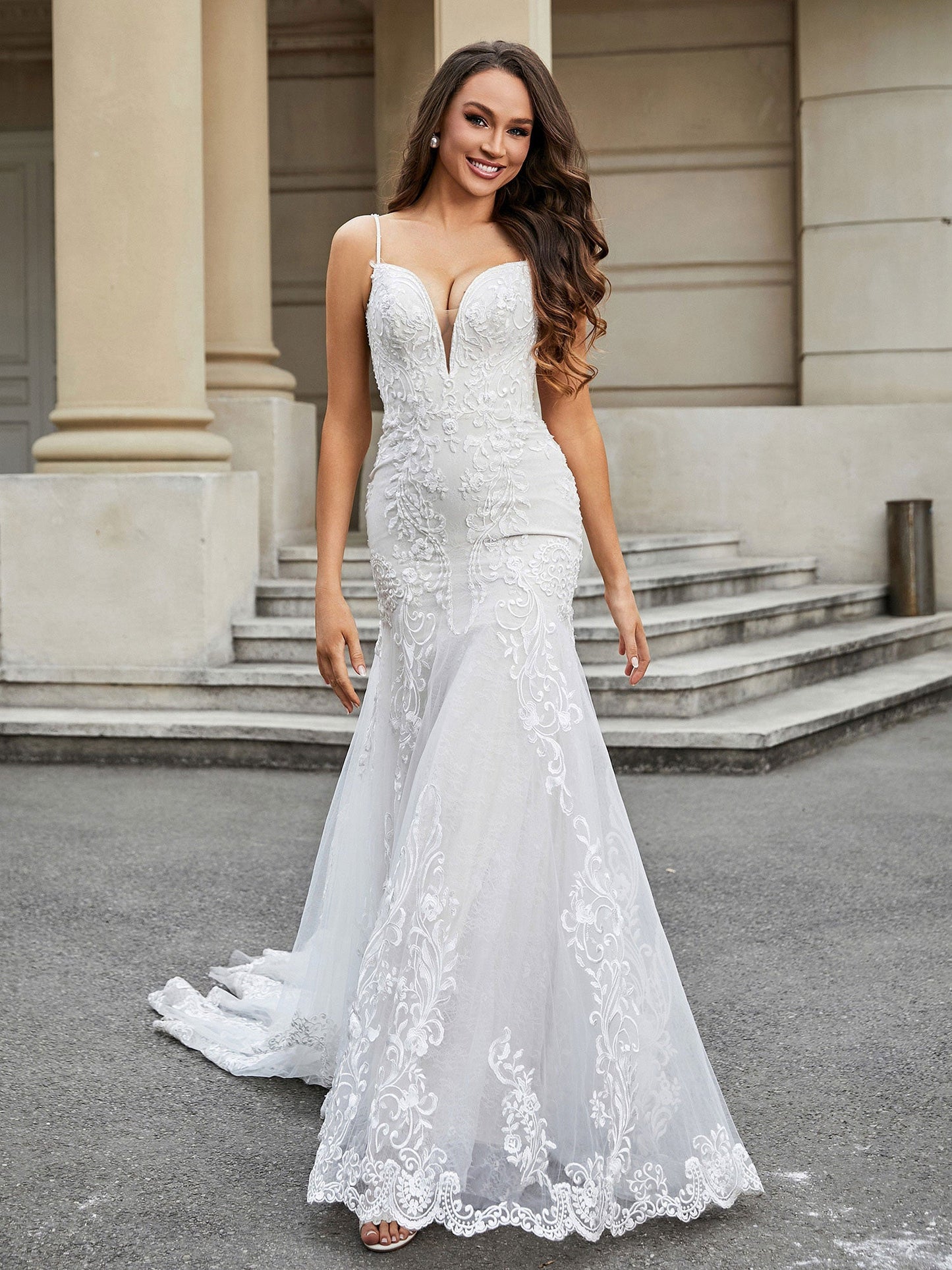 Vestido de Novia de Encaje Sirena con Cola de Capilla en Marfil