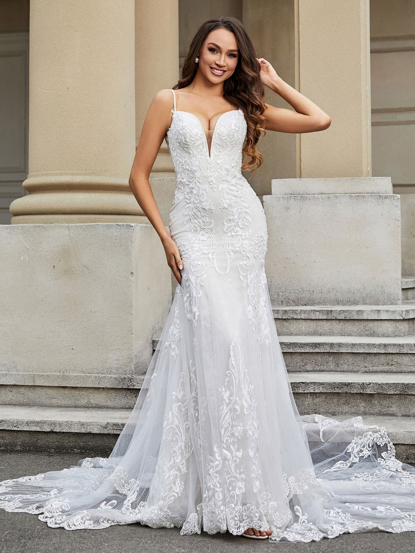 Vestido de Novia de Encaje Sirena con Cola de Capilla en Marfil