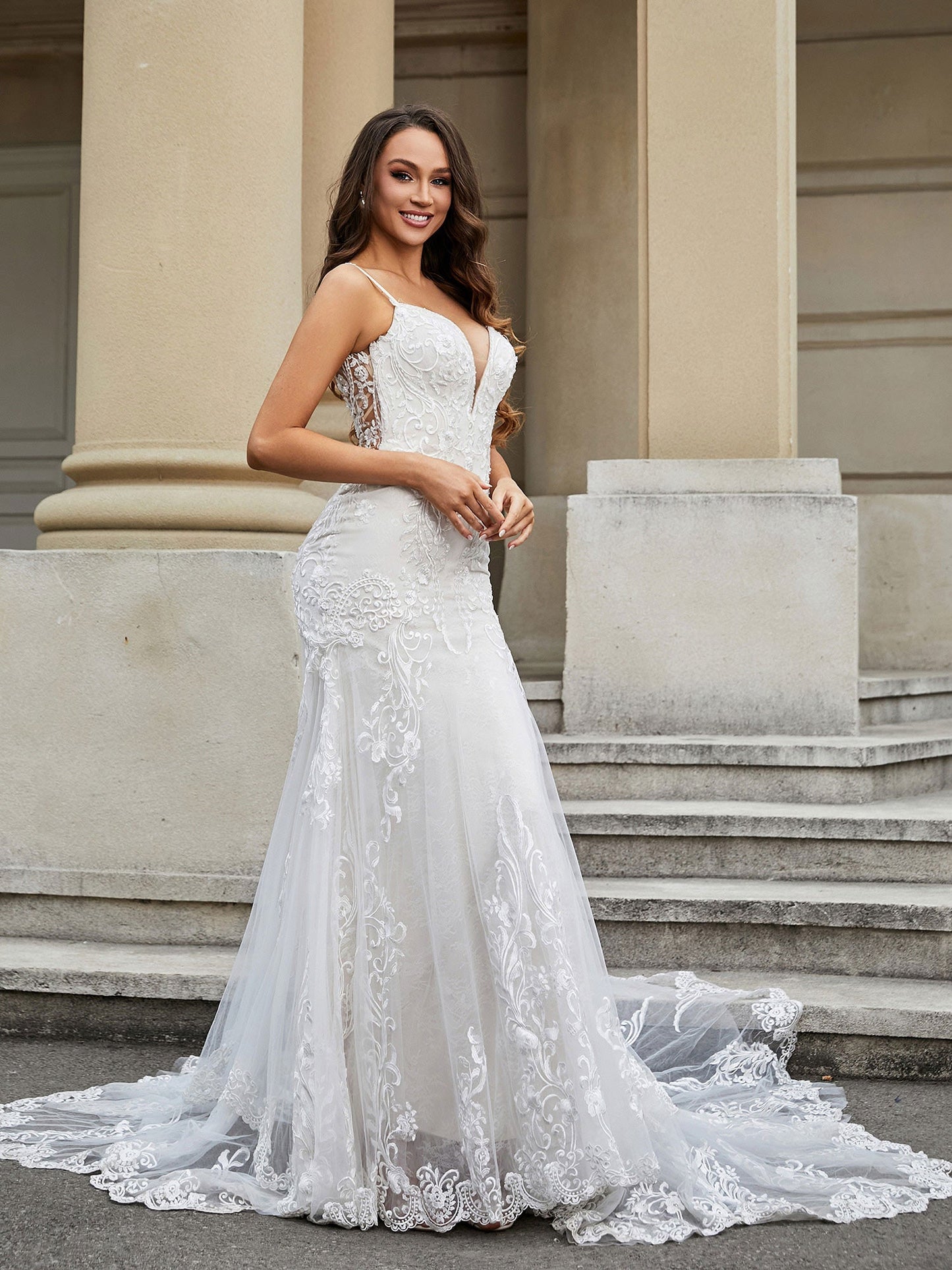 Vestido de Novia de Encaje Sirena con Cola de Capilla en Marfil