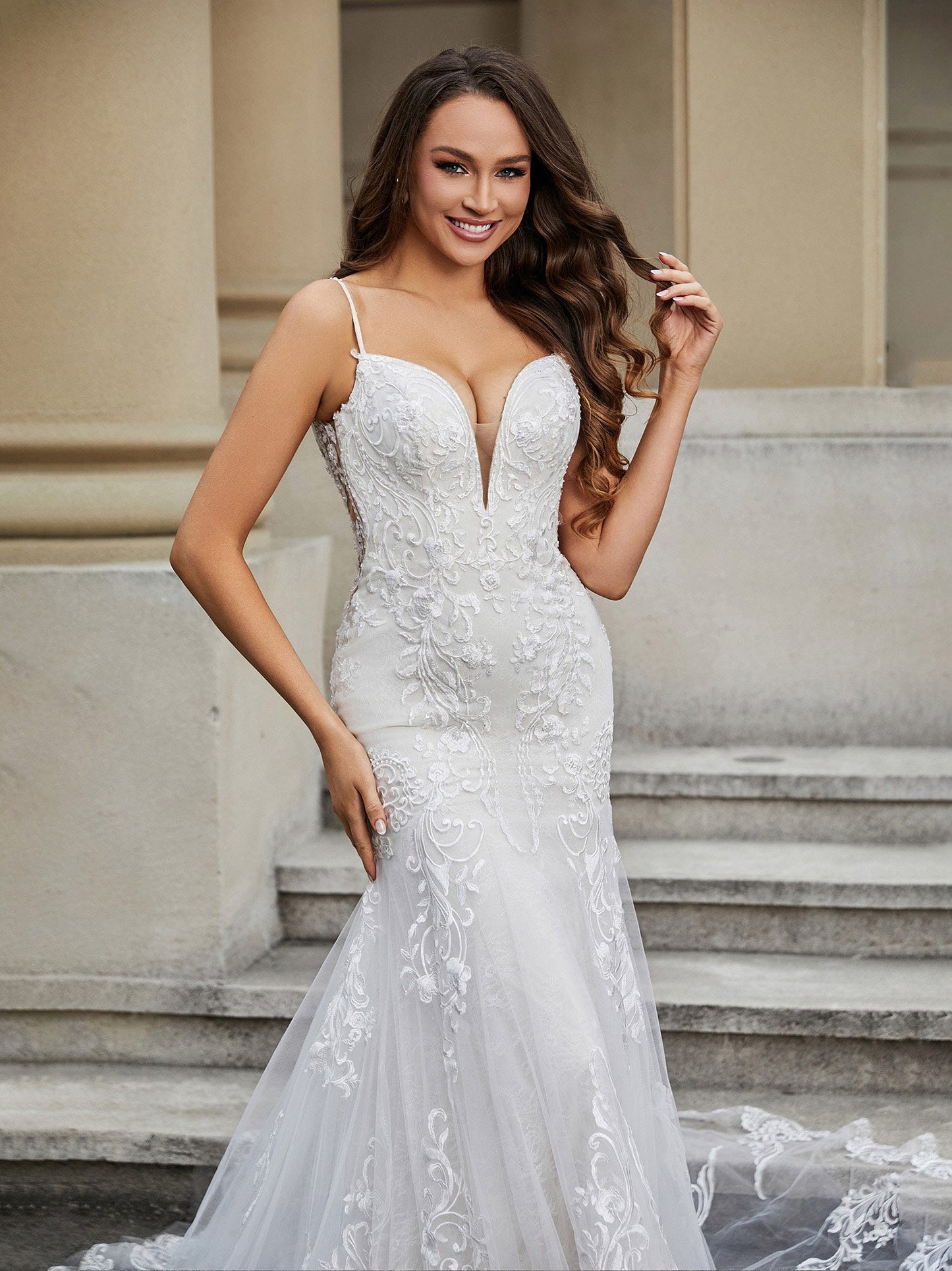 Vestido de Novia de Encaje Sirena con Cola de Capilla en Marfil