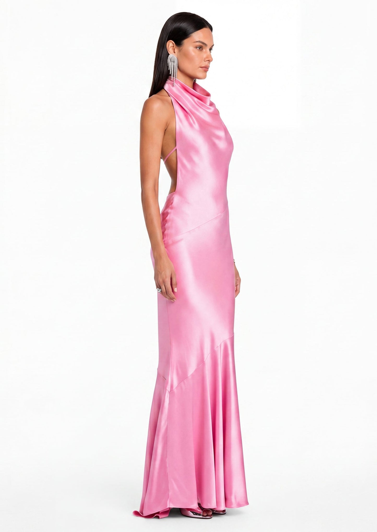 Maxi Vestido de Satén Rosa con Cuello Halter Kyra