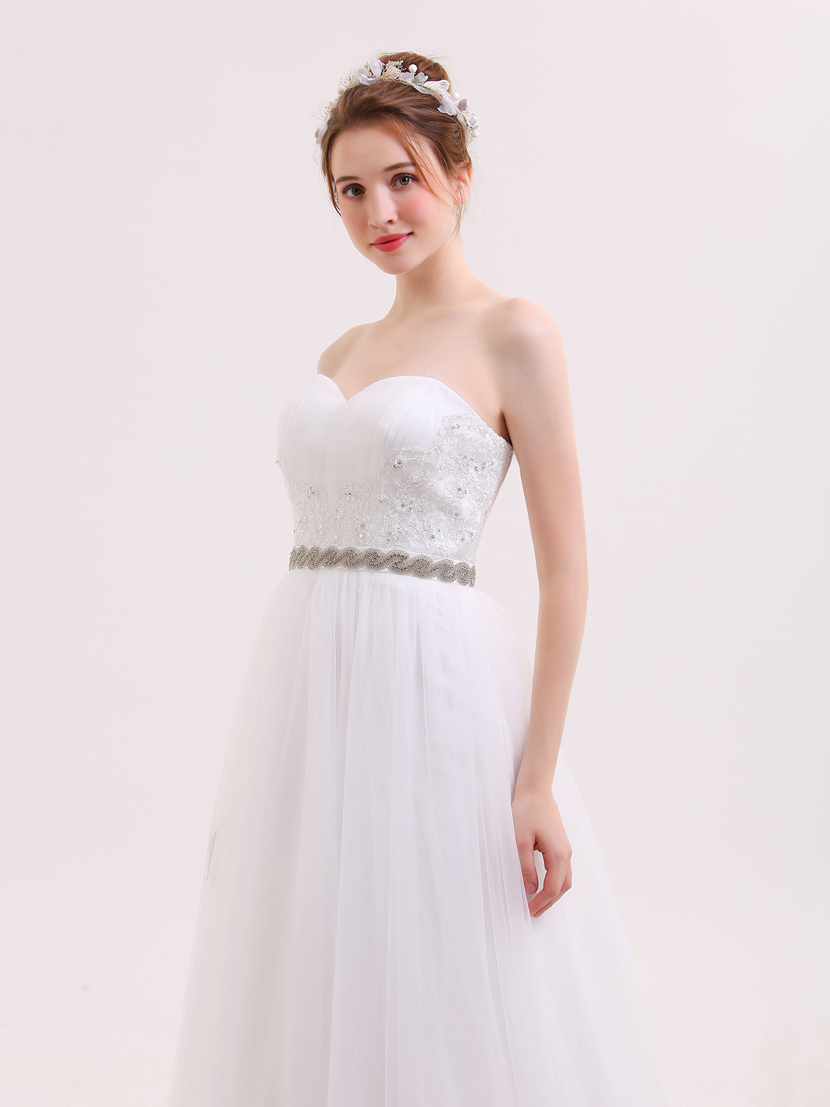 Vestido de Novia de Tul con Escote en Forma de Corazón y Cinturón Perlado Blanco