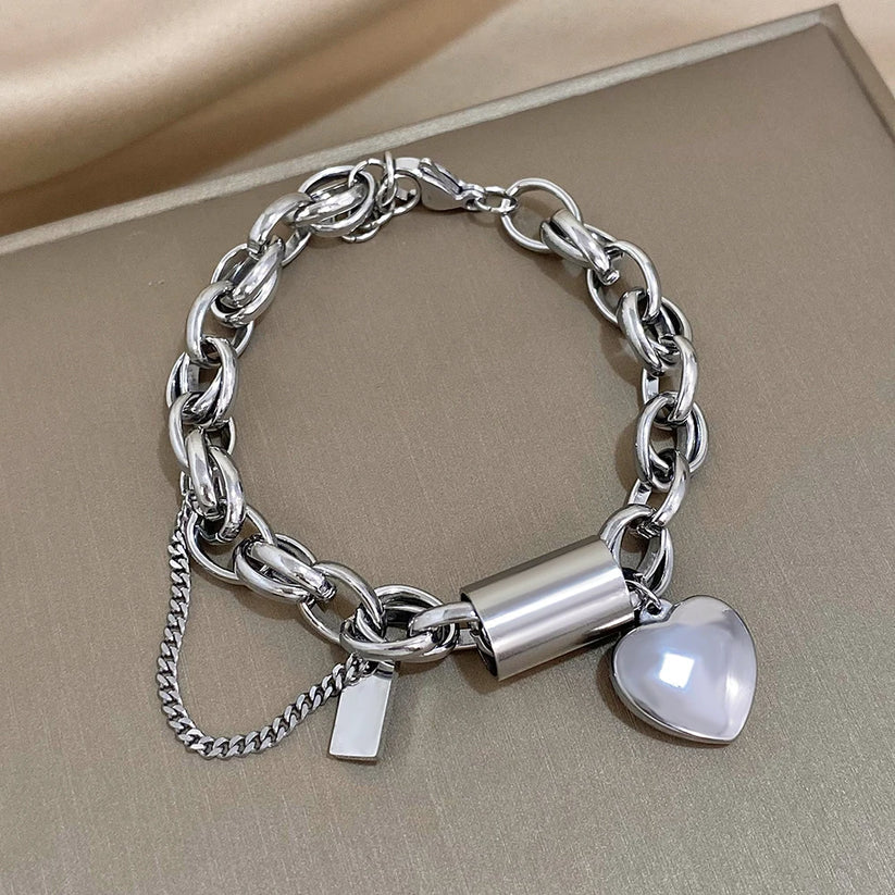 Valerie | Pulsera Chic con Diseño de Corazón