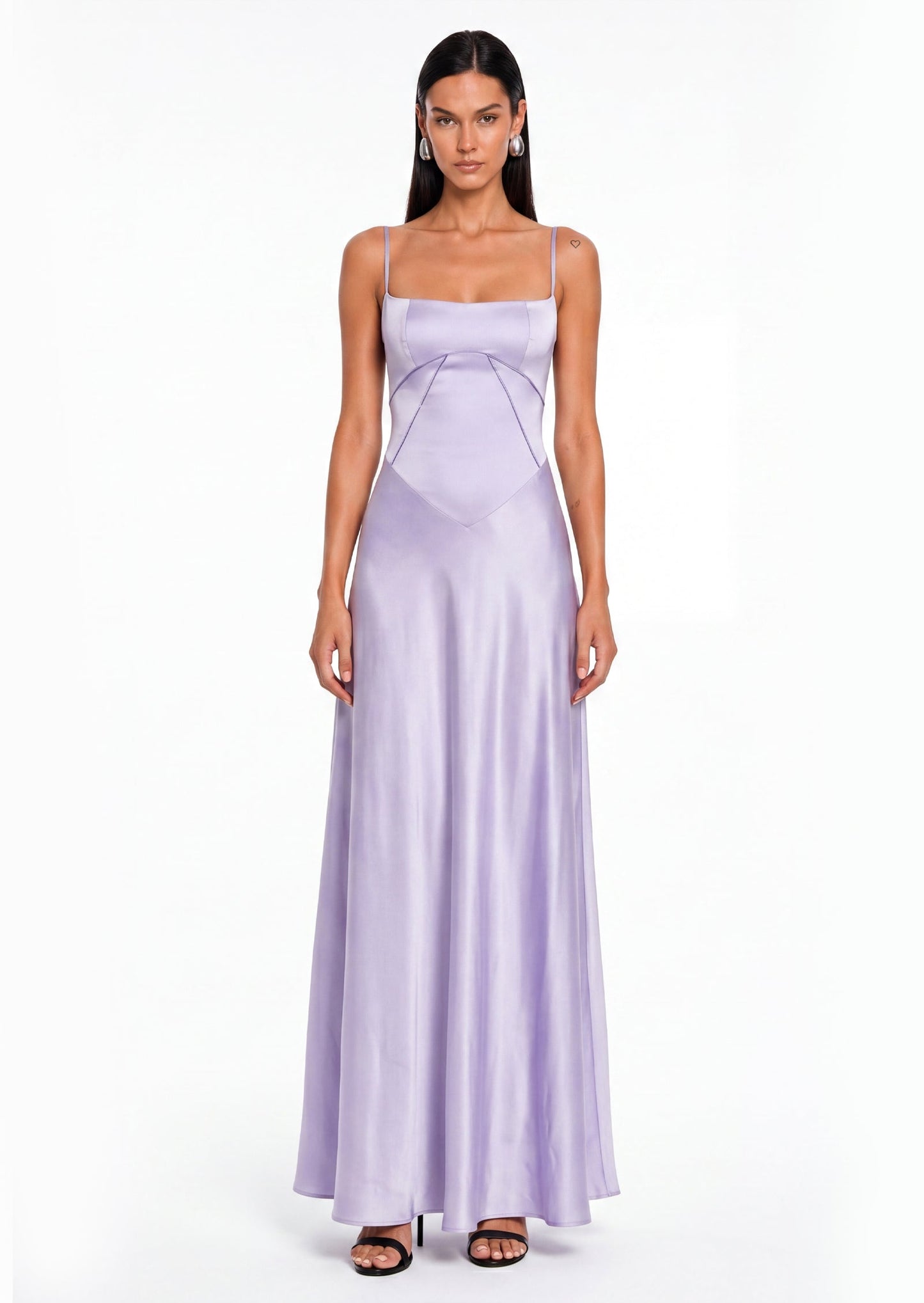 Maxi Vestido de Satén Lila con Detalles de Cordones