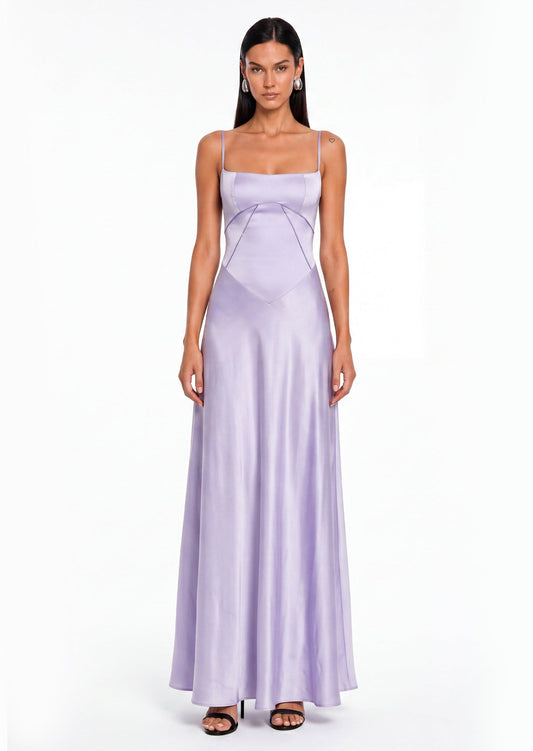 Maxi Vestido de Satén Lila con Detalles de Cordones