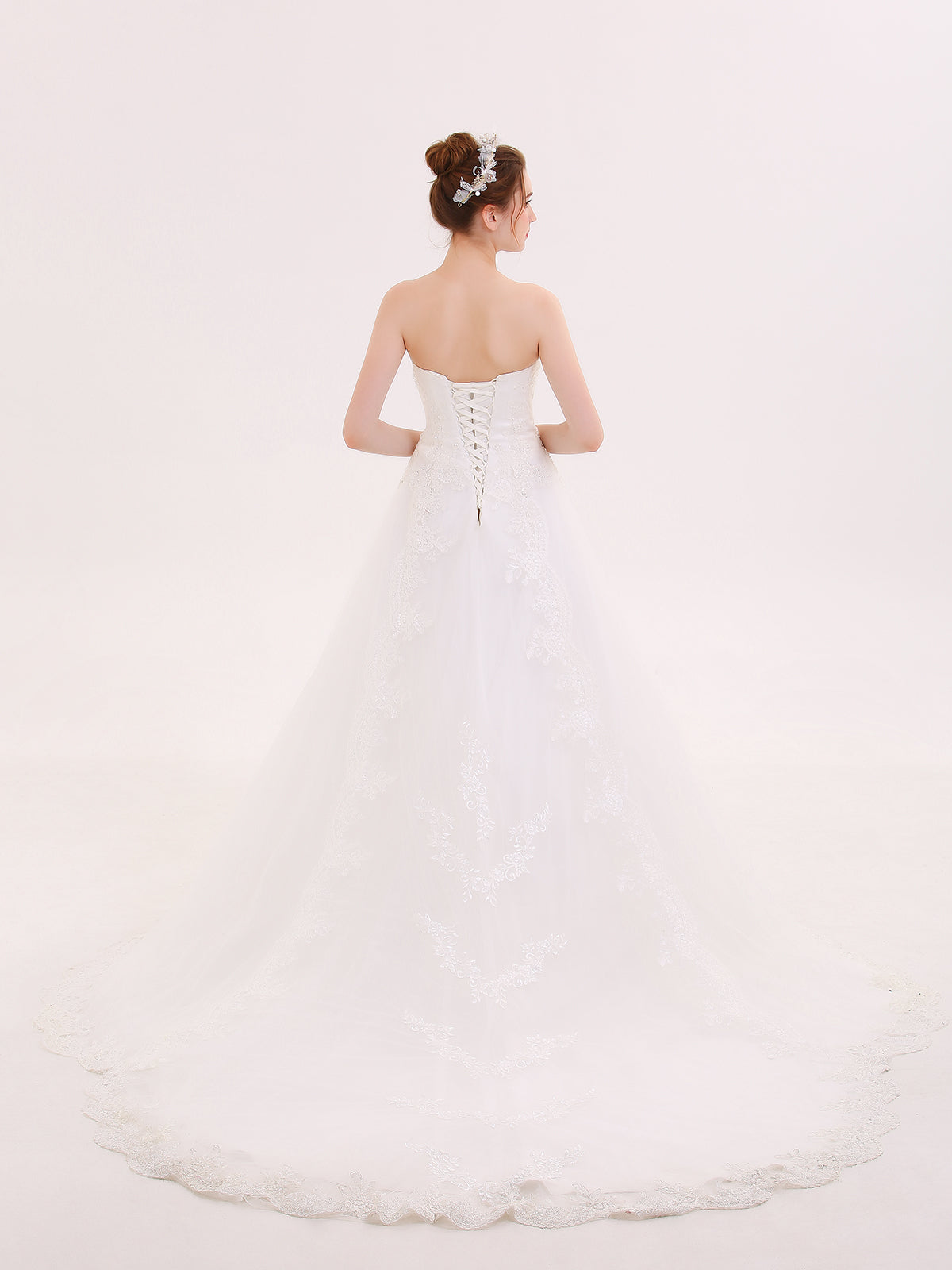 Vestido de Novia Strapless con Escote Corazón en Color Marfil