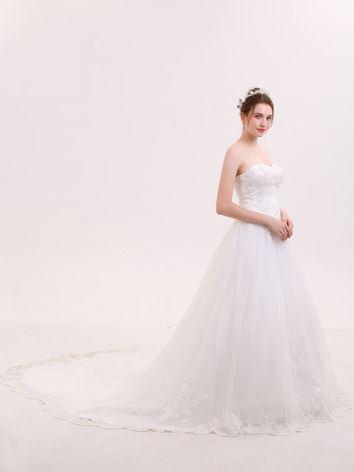 Vestido de Novia Strapless con Escote Corazón en Color Marfil