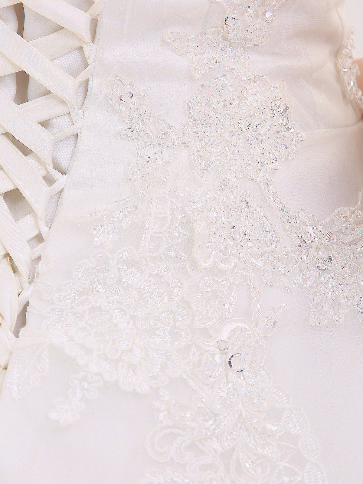 Vestido de Novia Strapless con Escote Corazón en Color Marfil