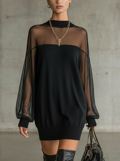 Mini Vestido Negro con Mangas de Red Transparente y Cuello Alto
