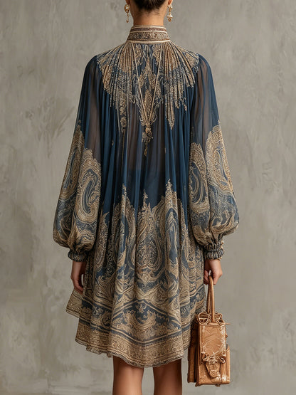 Bérénice | Vestido Mini Asimétrico de Muselina con Estampado Barroco en Azul Marino y Cuello Alto