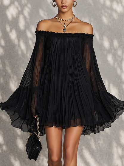 Océane | Mini Vestido Negro con Mangas de Campana y Hombros Descubiertos Fruncidos