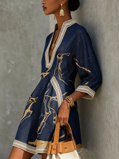 Cosette | Vestido Mini de Encaje Azul Marino con Detalles Dorados y Escote en V