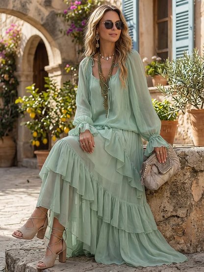 Blusa de gasa verde menta con volantes, acompañada de un conjunto de faldas en capas