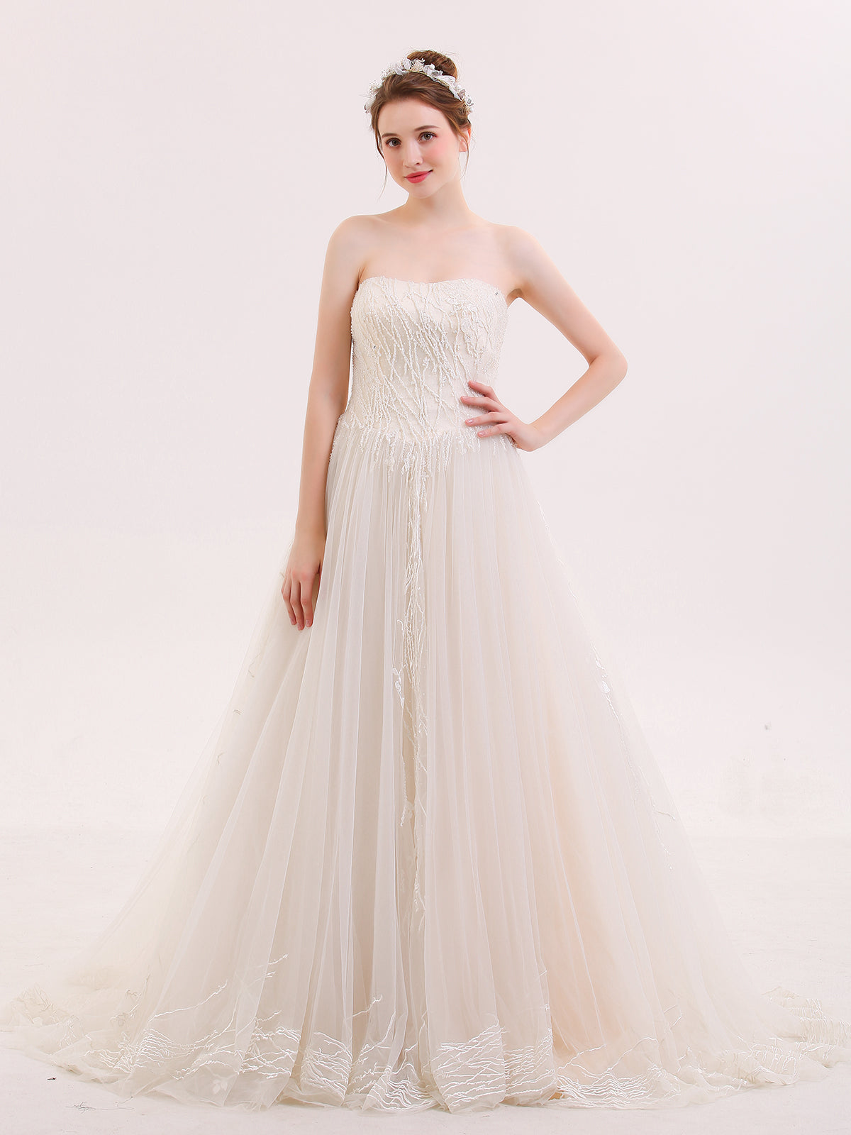 Vestido de Novia Champagne Perlado Sin Tirantes Estilo Princesa