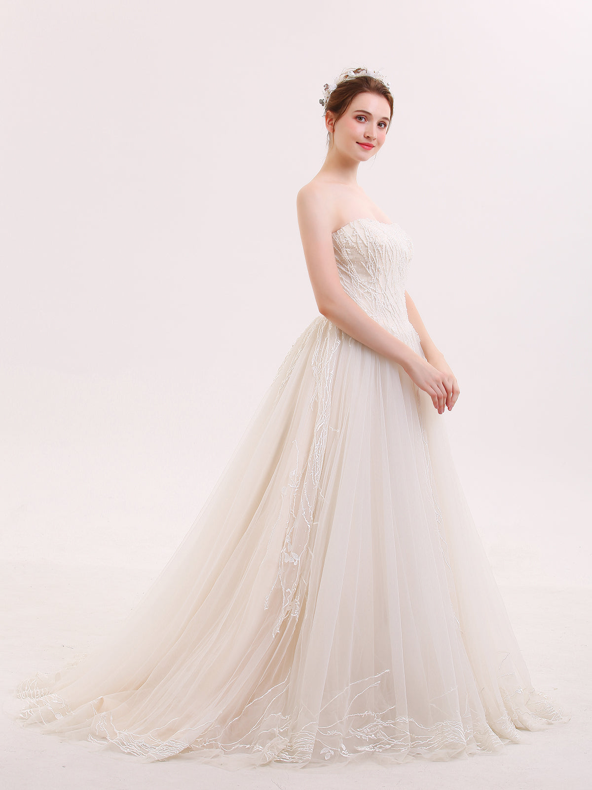 Vestido de Novia Champagne Perlado Sin Tirantes Estilo Princesa