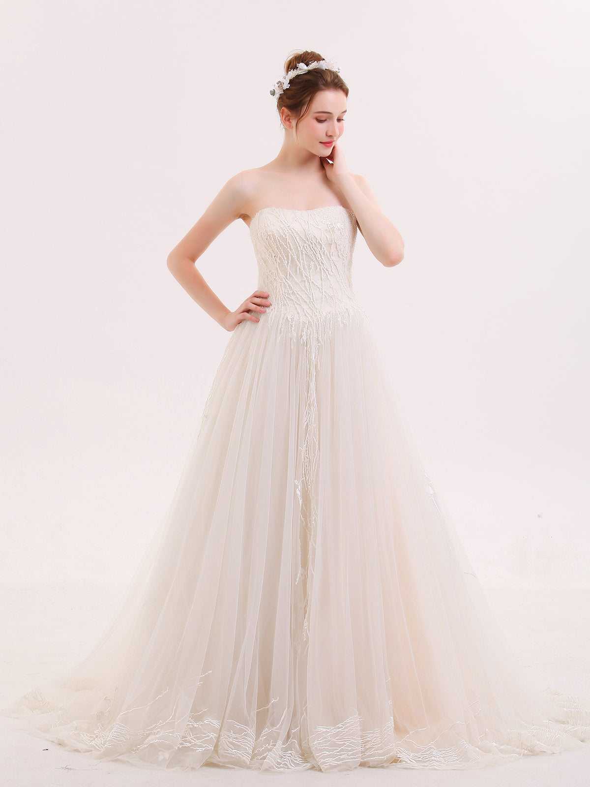 Vestido de Novia Champagne Perlado Sin Tirantes Estilo Princesa