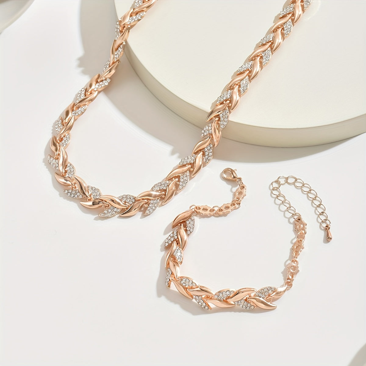 Claudine | Collar y Pulsera con Diseño de Cola de Pescado