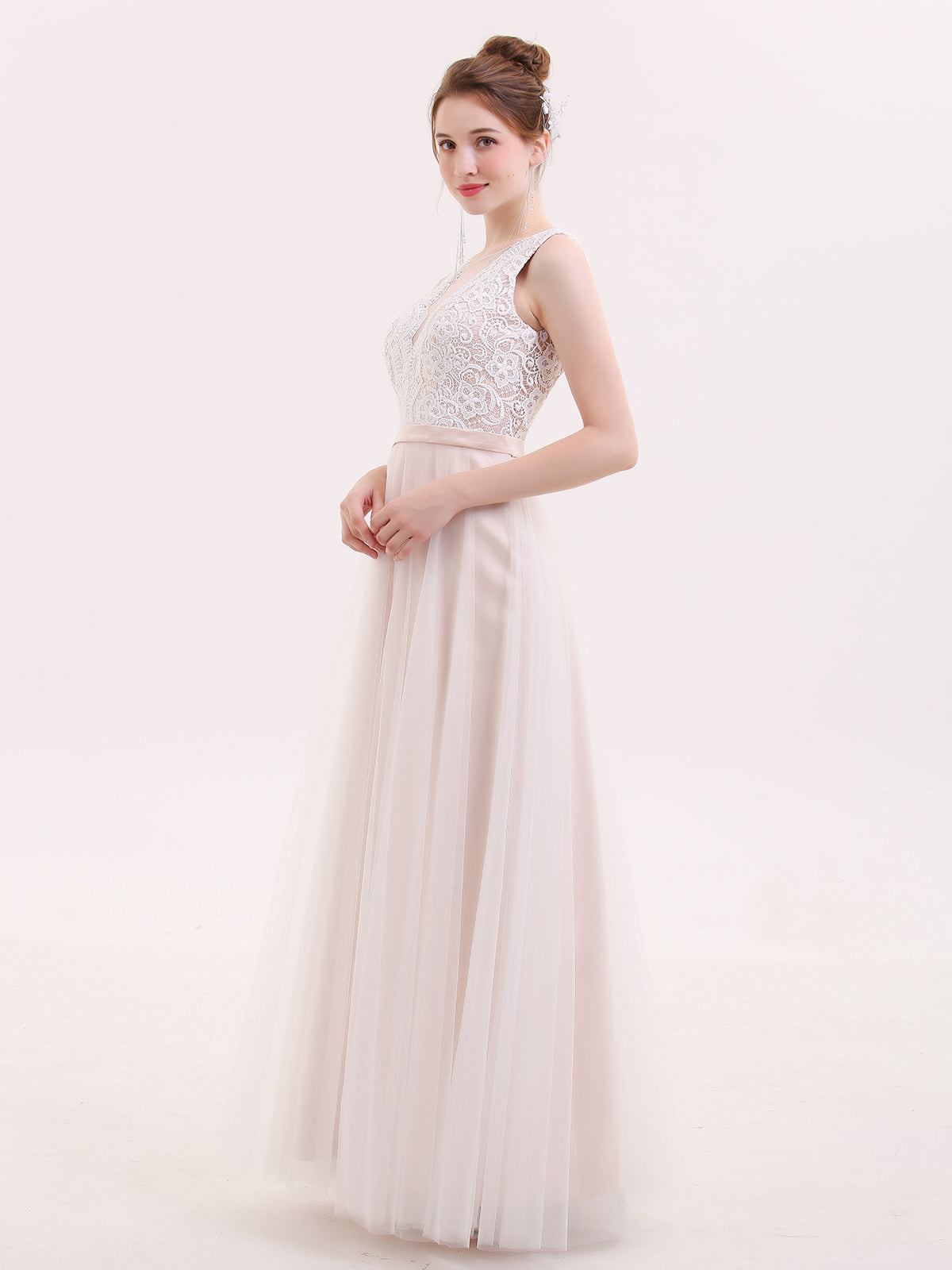 Vestido Largo Champagne con Escote en V y Corsé de Encaje con Falda de Tul