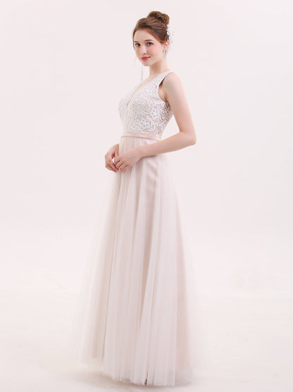 Vestido Largo Champagne con Escote en V y Corsé de Encaje con Falda de Tul