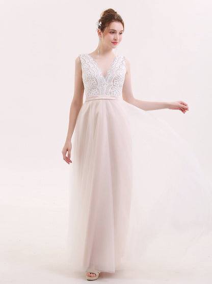 Vestido Largo Champagne con Escote en V y Corsé de Encaje con Falda de Tul