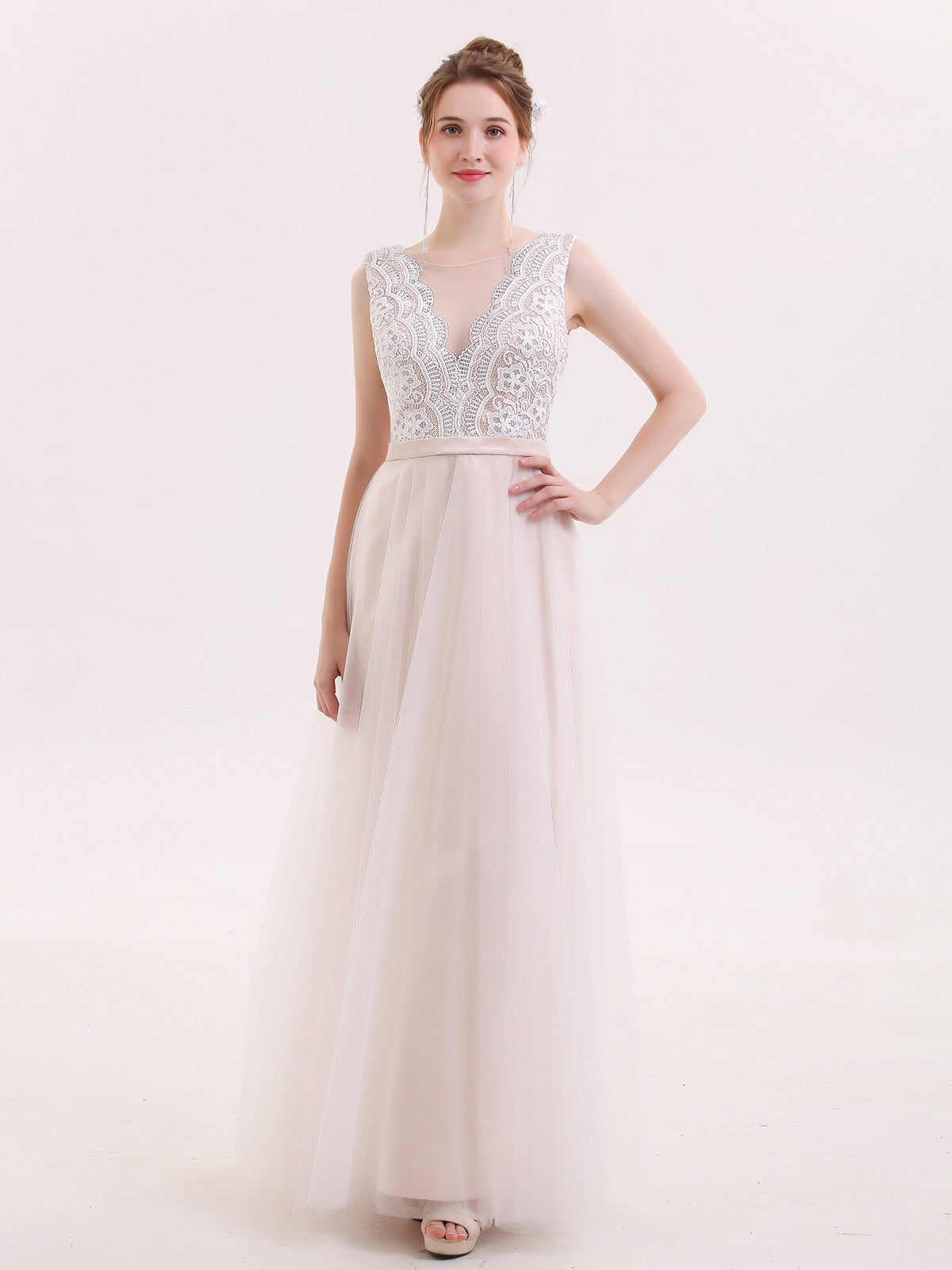 Vestido Largo Champagne con Escote en V y Corsé de Encaje con Falda de Tul