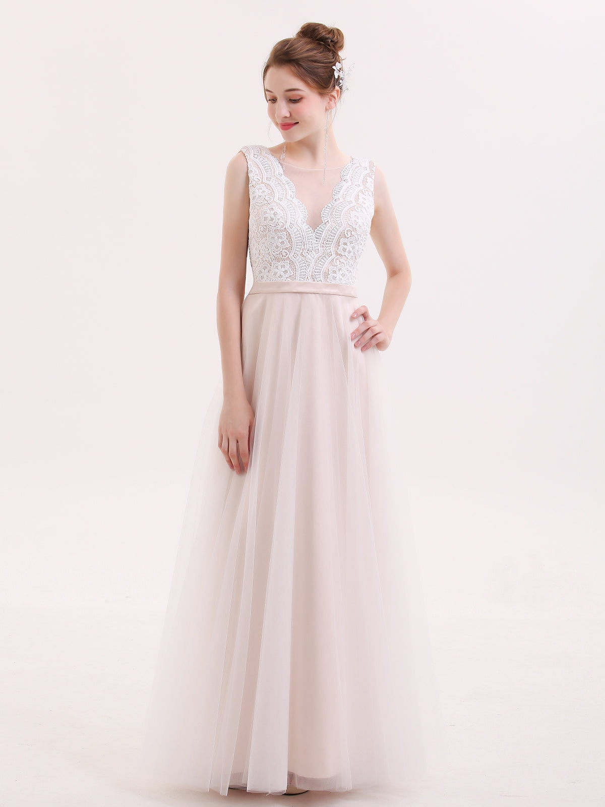 Vestido Largo Champagne con Escote en V y Corsé de Encaje con Falda de Tul