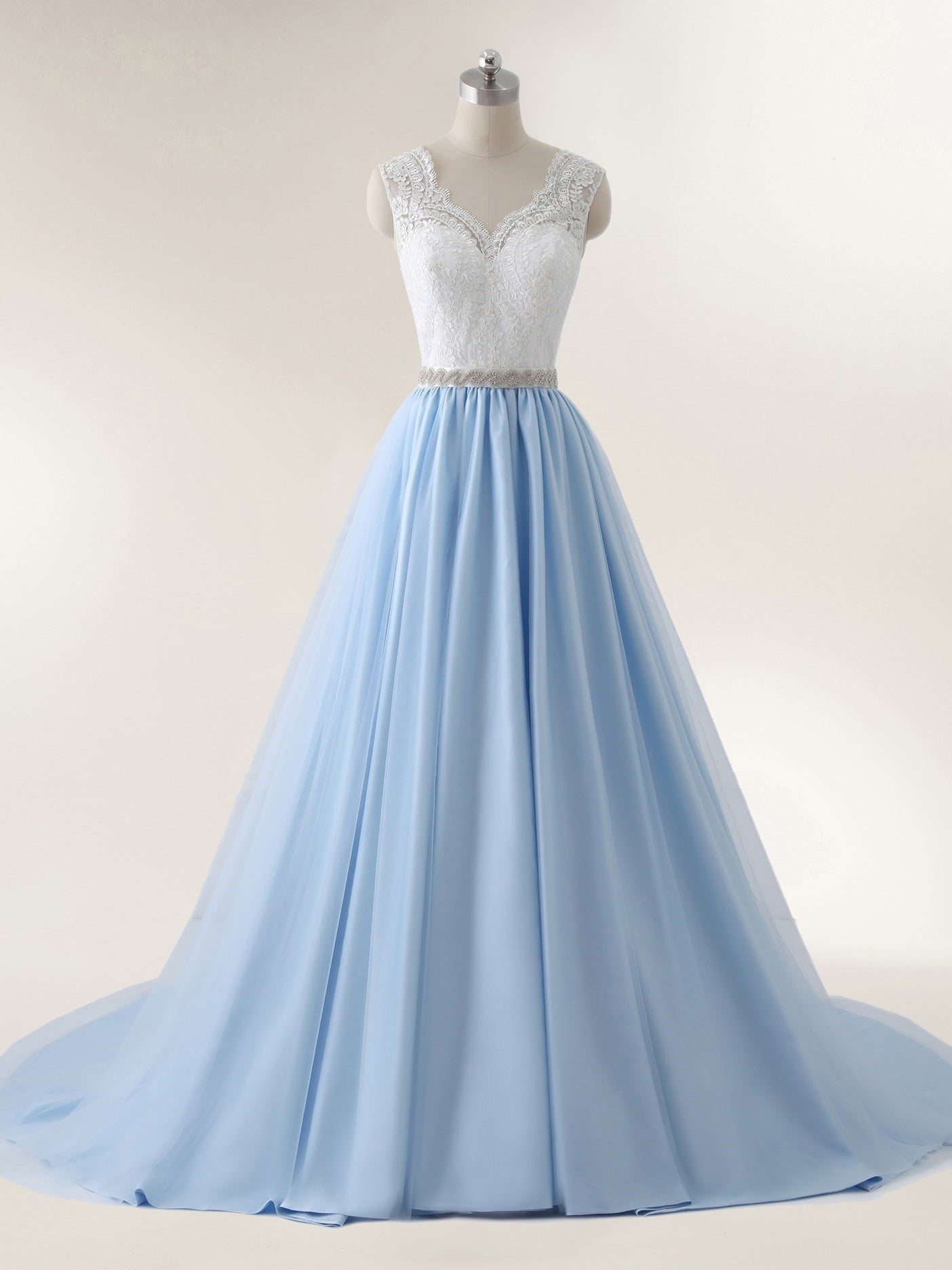 Vestido de Novia con Corsé de Encaje y Falda de Tul en Azul Cielo