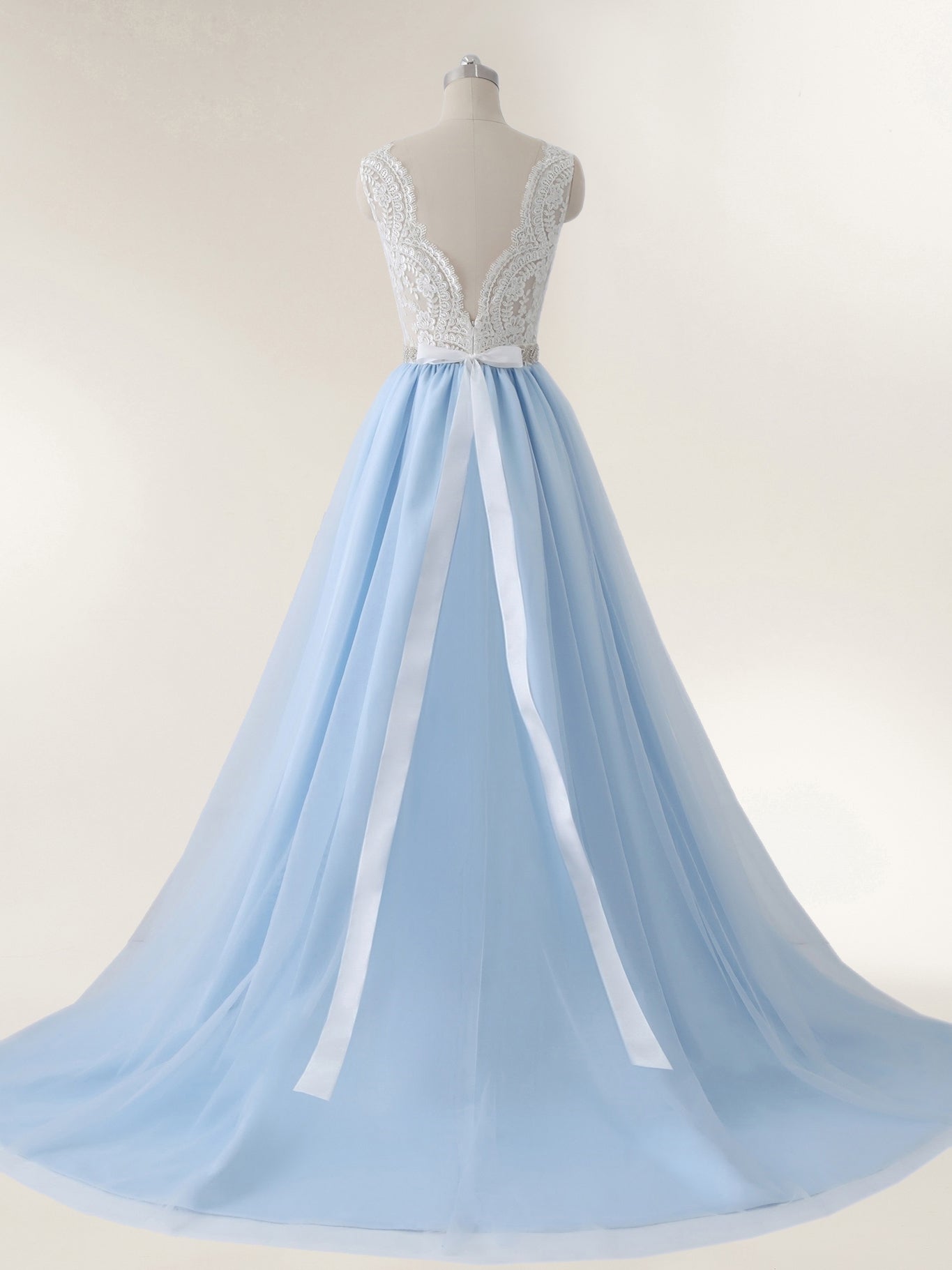 Vestido de Novia con Corsé de Encaje y Falda de Tul en Azul Cielo