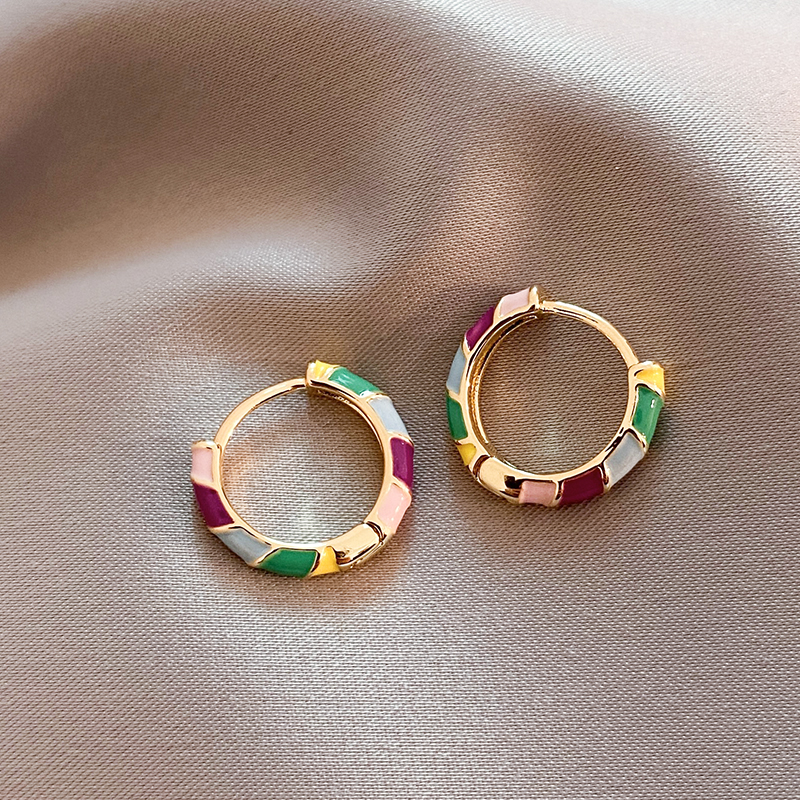 Elegantes Pendientes de Esmalte