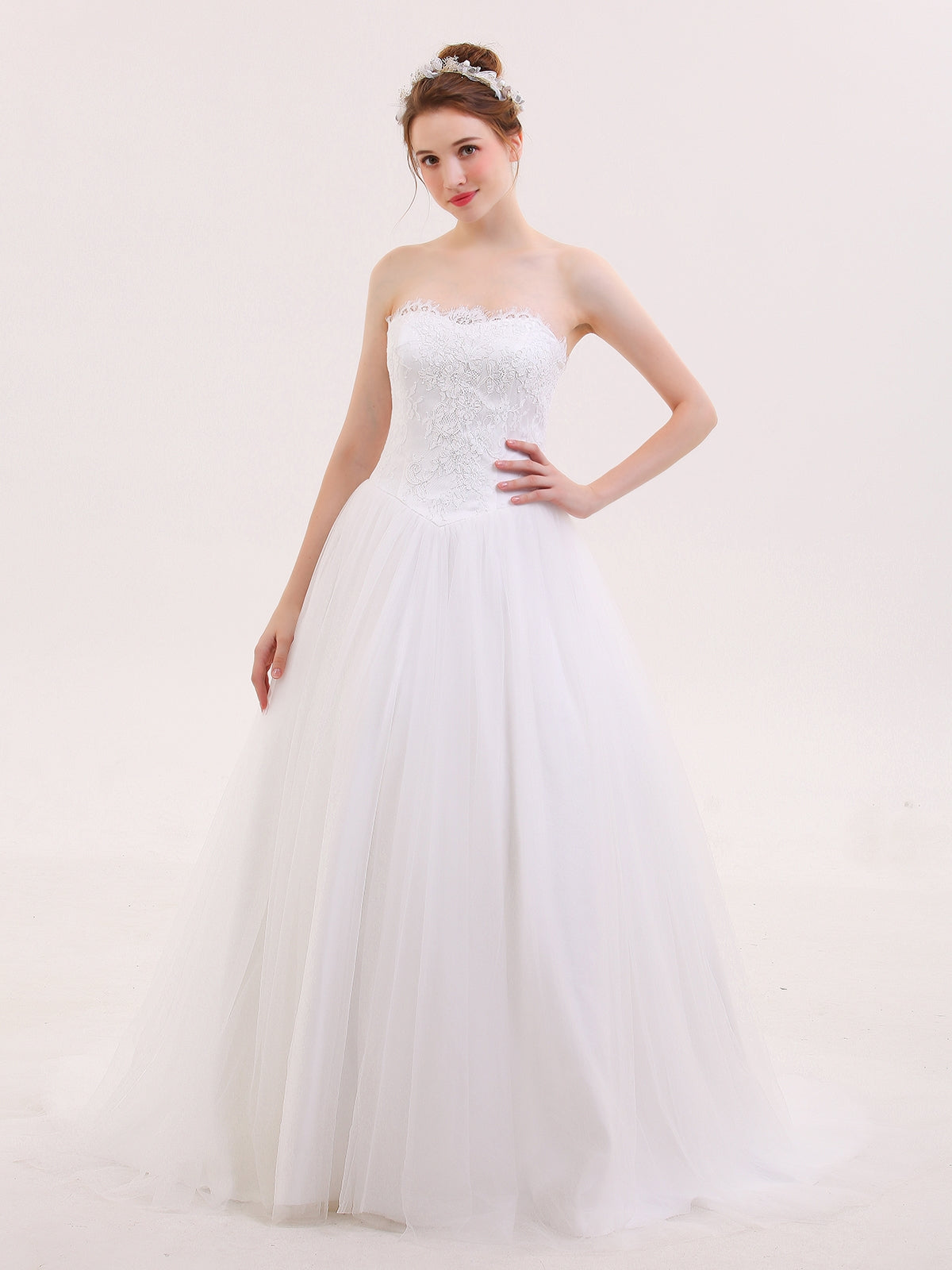 Vestido de Novia Blanco sin Tirantes con Apliques de Tul