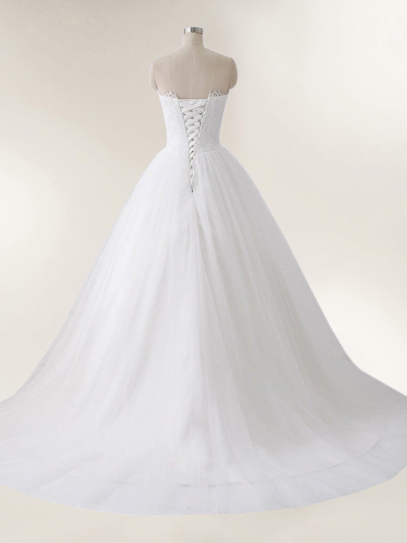 Vestido de Novia Blanco sin Tirantes con Apliques de Tul